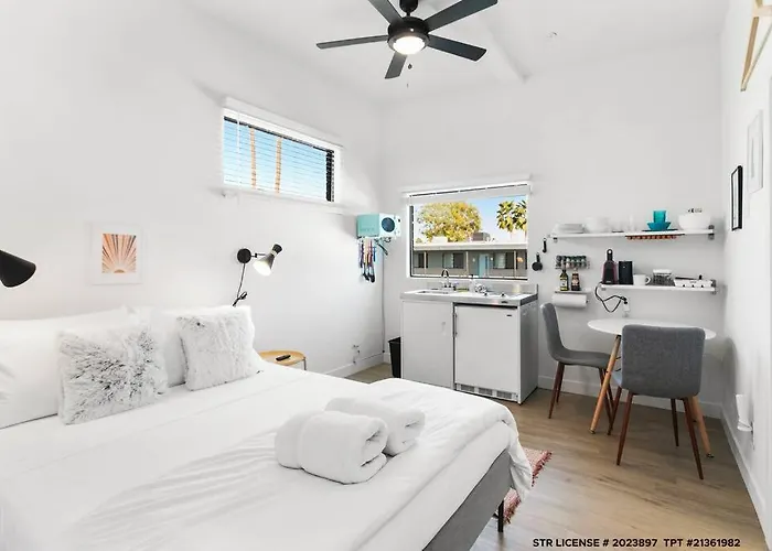 Oldtown Micro Pool View Apartment