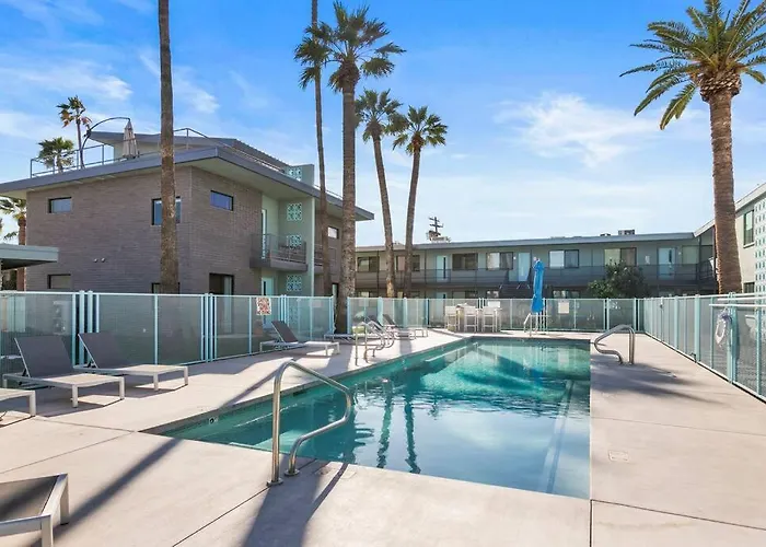 Oldtown Micro Pool View *